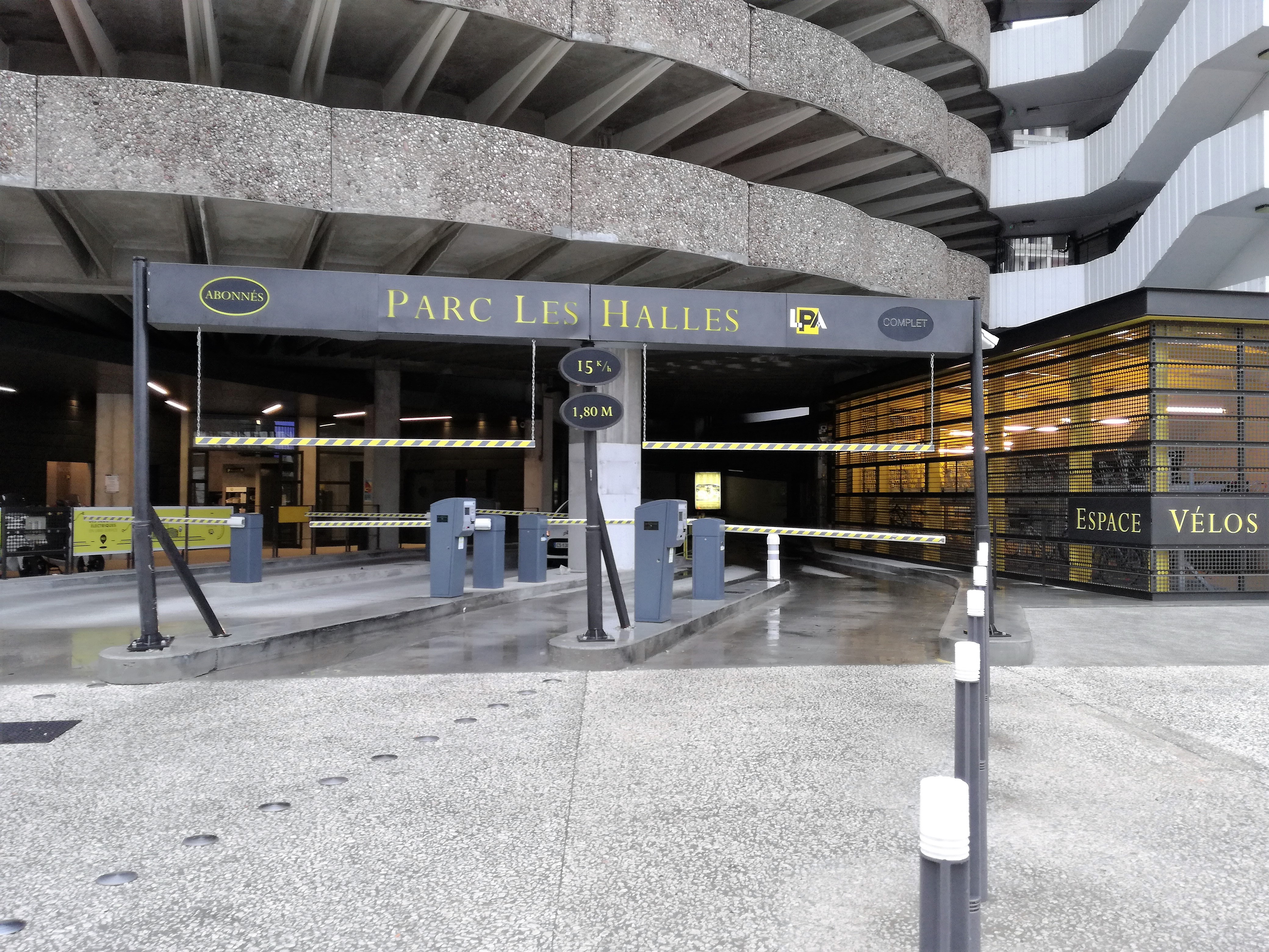 Les Halles Lyon Parc Auto